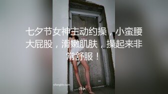 韩国厕拍大神潜入商场女厕偷拍服务员和顾客尿尿卖场牛仔短裤美女毛不多逼还挺嫩的