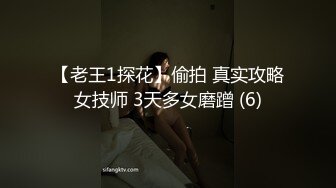 巨乳宝贝黑丝露脸一个人精彩大秀，自己舔骚奶子，全程露脸跟狼友互动撩骚，自己掰开骚穴给狼友看道具抽插